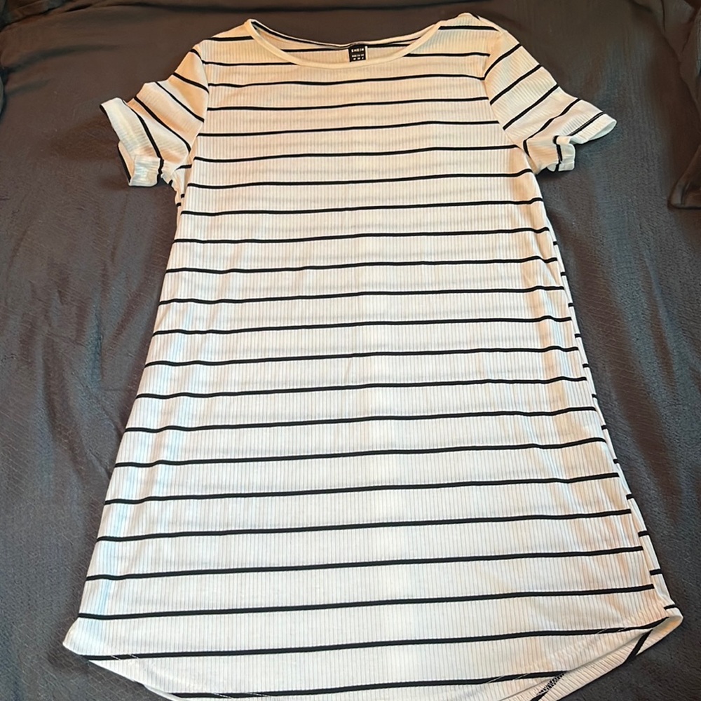 NWOT White & Black stripped dress